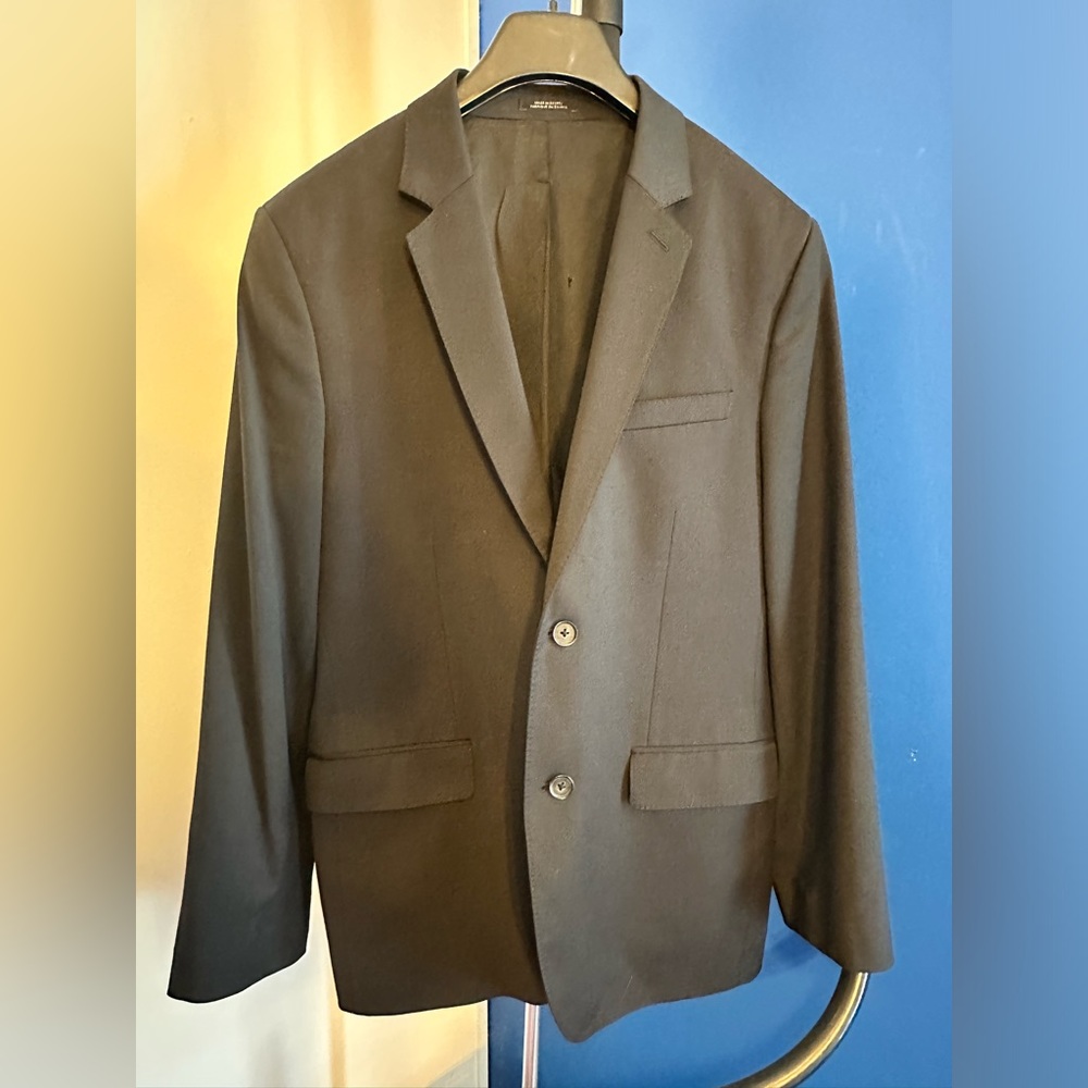 Men’s EXPRESS suit jacket (42R) and pants (32/32)